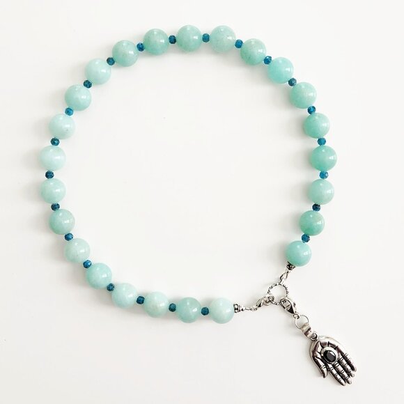 GREEN AGATE NECKLACE WITH 925 STERLING SILVER HAMSA PENDANT. - Picture 2 of 5